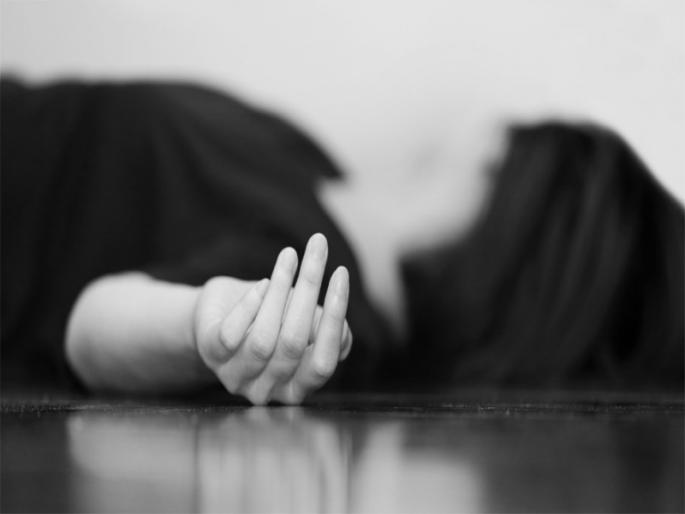 incident in Pimpri Woman commits suicide by strangulation when friend does not come for dinner | पिंपरीतील खळबळजनक घटना! मित्र जेवणासाठी न आल्याने महिलेची गळफास घेऊन आत्महत्या incident in Pimpri Woman commits suicide by strangulation when friend does not come for dinner | पिंपरीतील खळबळजनक घटना! मित्र जेवणासाठी न आल्याने महिलेची गळफास घेऊन आत्महत्या