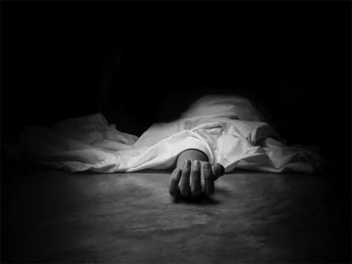 Fed up with repeated threats, one commits suicide | वारंवार देण्यात येणाऱ्या धमकीला कंटाळून एकाची आत्महत्या Fed up with repeated threats, one commits suicide | वारंवार देण्यात येणाऱ्या धमकीला कंटाळून एकाची आत्महत्या