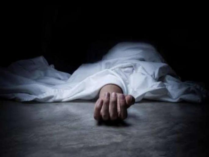 unidentified dead body found outside the hospital | रुग्णालयाबाहेर बेवारस मृतदेहामुळे खळबळ