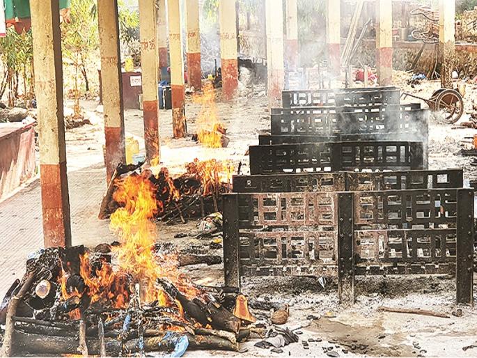 Nerves poor-rich distinction; Money for treatment in the hospital and in the cemetery after death! | नसे गरीब-श्रीमंत भेद; जगण्यासाठी आधी रुग्णालयात अन् मृत्यूनंतर स्मशानात हवेत पैसे !