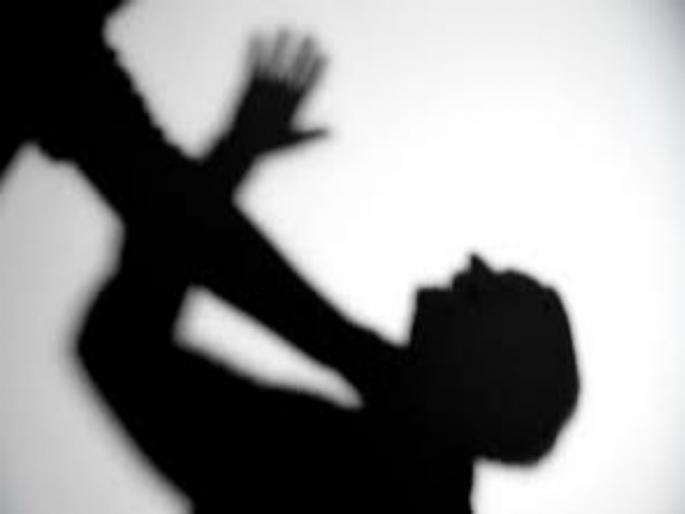 Murder of a friend because making obscene comments on his wife | पत्नीवर अश्लील कमेंट केल्यानं रुमालानं गळा आवळून मित्राचा खून Murder of a friend because making obscene comments on his wife | पत्नीवर अश्लील कमेंट केल्यानं रुमालानं गळा आवळून मित्राचा खून