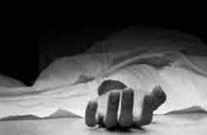 Death of a farmer awaiting land acquisition compensation | भूसंपादन मोबदल्याच्या प्रतीक्षेत असलेल्या शेतक-याचा मृत्यू Death of a farmer awaiting land acquisition compensation | भूसंपादन मोबदल्याच्या प्रतीक्षेत असलेल्या शेतक-याचा मृत्यू