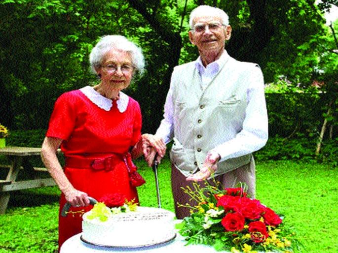 The British spouse and her Canadian husband jointly shared the final message | ब्रिटिश पत्नी व तिचा कॅनेडियन पती या जोडप्याने घेतला अंतिम निरोपही एकत्र The British spouse and her Canadian husband jointly shared the final message | ब्रिटिश पत्नी व तिचा कॅनेडियन पती या जोडप्याने घेतला अंतिम निरोपही एकत्र