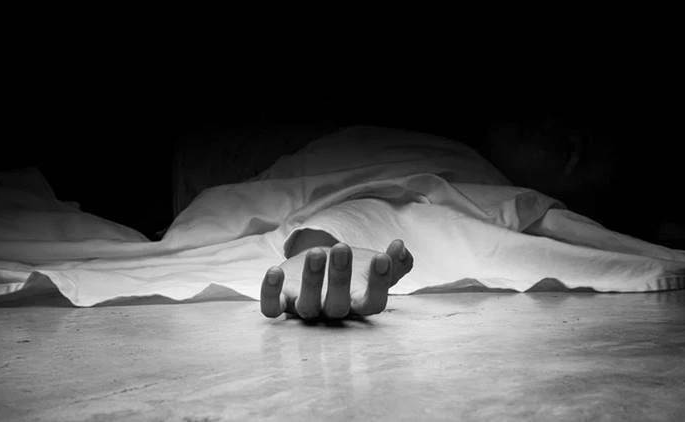 Suspicious death of diamond company manager, what exactly happened in 'that' room at Grantroad? | डायमंड कंपनीच्या मॅनेजरचा संशयास्पद मृत्यू, ग्रँटरोडच्या ‘त्या’ खोलीत नेमके घडले काय? Suspicious death of diamond company manager, what exactly happened in 'that' room at Grantroad? | डायमंड कंपनीच्या मॅनेजरचा संशयास्पद मृत्यू, ग्रँटरोडच्या ‘त्या’ खोलीत नेमके घडले काय?