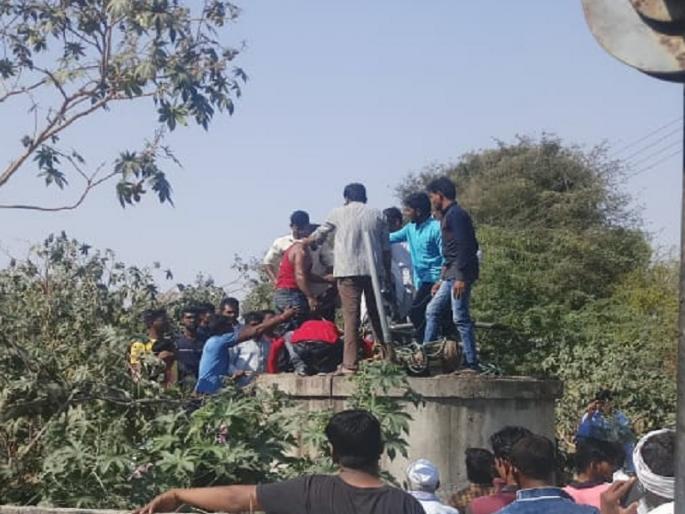 Two farmers who take water from the drainage for agriculture die due to electric shock | शेतीसाठी ड्रेनेजमधून पाणी घेणाऱ्या तीन शेतकऱ्यांचा गुदमरून मृत्यू 