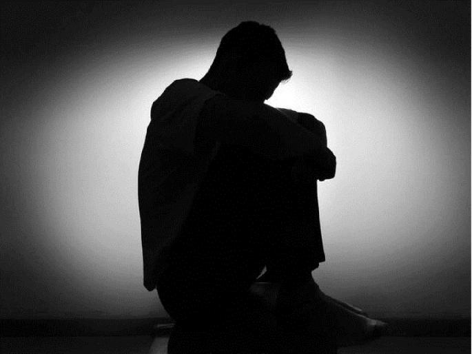 'Dad, I'm leaving ... you come early ...'; Professor son commits suicide by calling father | 'पपा, मी चाललोय... तुम्ही लवकर या...'; वडिलांना फोन करून प्राध्यापक मुलाची आत्महत्या 'Dad, I'm leaving ... you come early ...'; Professor son commits suicide by calling father | 'पपा, मी चाललोय... तुम्ही लवकर या...'; वडिलांना फोन करून प्राध्यापक मुलाची आत्महत्या