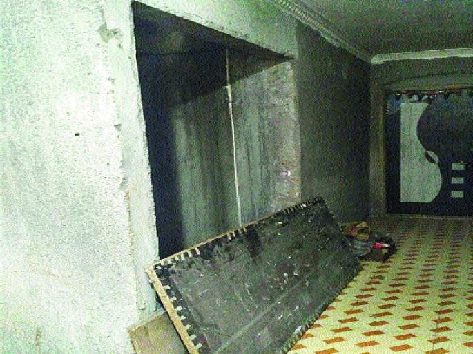 death of child News | मुलाच्या मृत्यूप्रकरणी बिल्डरवर गुन्हा death of child News | मुलाच्या मृत्यूप्रकरणी बिल्डरवर गुन्हा