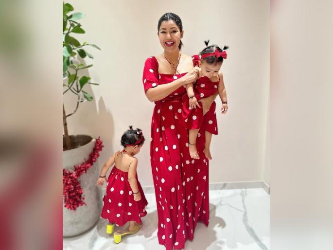 40-year-old-debina-bonnerjee-get-troll-as-ramayan-actress-bizzare-turn-daughter-lianna-gurmeet-choudhary-video | देबिनाचा अतिशहाणपणा! खेळता खेळता मुलीला लटकवलं उलट; नेटकऱ्यांनी केलं जबरदस्त ट्रोल 40-year-old-debina-bonnerjee-get-troll-as-ramayan-actress-bizzare-turn-daughter-lianna-gurmeet-choudhary-video | देबिनाचा अतिशहाणपणा! खेळता खेळता मुलीला लटकवलं उलट; नेटकऱ्यांनी केलं जबरदस्त ट्रोल