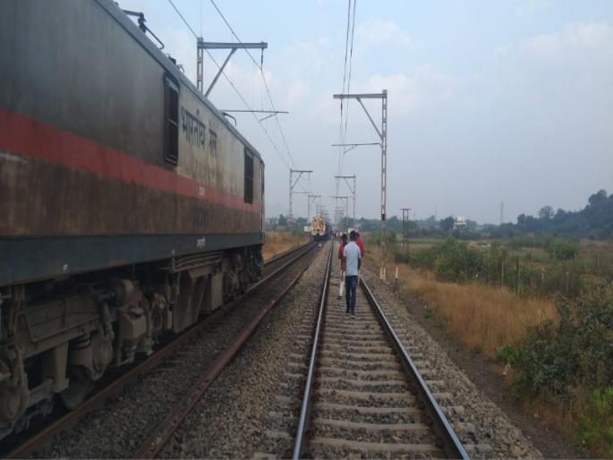 ... And 'Deccan Queen' travelers miss out on Heart beats ... | ... अन् ‘डेक्कन क्वीन’ प्रवाशांचा काळजाचा ठोका चुकला... ... And 'Deccan Queen' travelers miss out on Heart beats ... | ... अन् ‘डेक्कन क्वीन’ प्रवाशांचा काळजाचा ठोका चुकला...