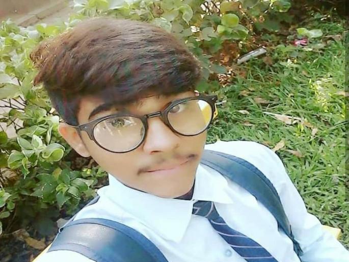 Shocking The boy's suicide due to girlfriend was not speaking | धक्कादायक ! मैत्रीण बोलली नसल्याने युवकाची आत्महत्या Shocking The boy's suicide due to girlfriend was not speaking | धक्कादायक ! मैत्रीण बोलली नसल्याने युवकाची आत्महत्या