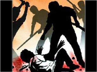 Four theft arrested who'sdetained truck | ट्रक अडवून दरोडा टाकणारे चौघे अटकेत Four theft arrested who'sdetained truck | ट्रक अडवून दरोडा टाकणारे चौघे अटकेत