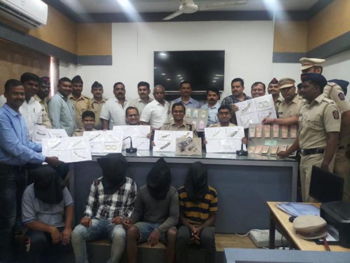 The gasoline gang owner is robbing the gang | पेट्रोल पंप मालकास लुटणारी टोळी गजाआड 