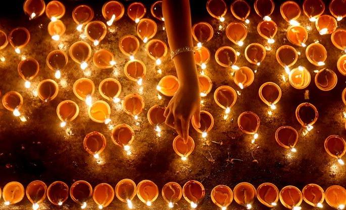 Medical care from 'Ashwini' at the Deep Festival; The role of volunteers of Gawali community women too | दीपोत्सवस्थळी ‘अश्विनी’कडून वैद्यकीय सेवा; गवळी समाज महिलांचीही स्वयंसेवकांची भूमिका Medical care from 'Ashwini' at the Deep Festival; The role of volunteers of Gawali community women too | दीपोत्सवस्थळी ‘अश्विनी’कडून वैद्यकीय सेवा; गवळी समाज महिलांचीही स्वयंसेवकांची भूमिका