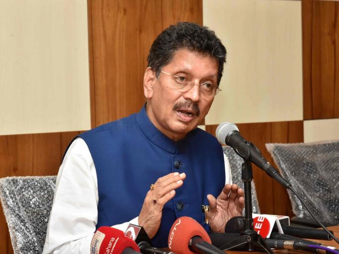 Thane: Kalwa Hospital will submit accurate and proper report - Deepak Kesarkar | Thane: कळवा रुग्णालयाचा वसुनिष्ठ आणि योग्य अहवाल सादर होईल - दीपक केसरकर Thane: Kalwa Hospital will submit accurate and proper report - Deepak Kesarkar | Thane: कळवा रुग्णालयाचा वसुनिष्ठ आणि योग्य अहवाल सादर होईल - दीपक केसरकर