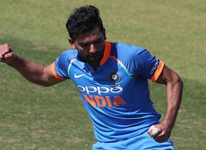 Police arrest six for robbery attempt at Indian pacer Deepak Chahar's house in Agra | भारतीय गोलंदाजाच्या आईची हुशारी; चोरांना घडवली अद्दल