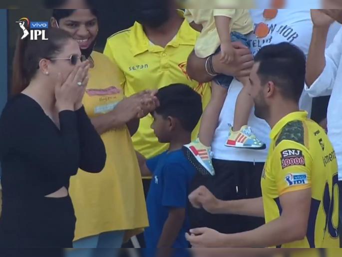 IPL 2021 : Deepak Chahar proposed his girlfriend today CSK, Wath Video  | IPL 2021, Deepak Chahar proposed girlfriend : खुल्लम खुल्ला प्यार करेंगे हम दोनो; दीपक चहरनं सर्वांसमोर केलं प्रपोज अन्... 