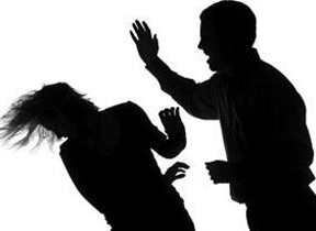 The crushed murder of his wife for a reckoning of three hundred rupees | तीनशे रुपयांच्या हिशोबासाठी पत्नीचा ठेचून खून The crushed murder of his wife for a reckoning of three hundred rupees | तीनशे रुपयांच्या हिशोबासाठी पत्नीचा ठेचून खून