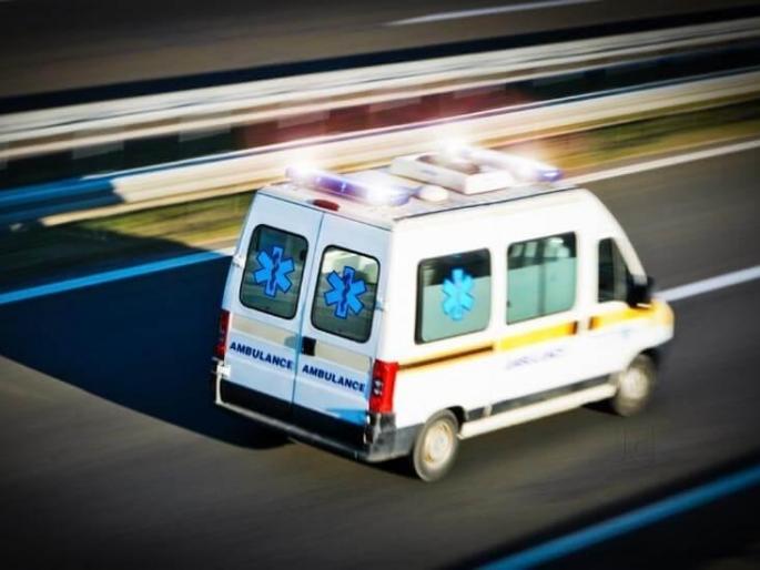 ambulance absence A taxi used to travel pregnant woman to hospital | १०८ रुग्णवाहिकेअभावी प्रसूती झालेल्या महिलेला नेले टॅक्सीतून ambulance absence A taxi used to travel pregnant woman to hospital | १०८ रुग्णवाहिकेअभावी प्रसूती झालेल्या महिलेला नेले टॅक्सीतून