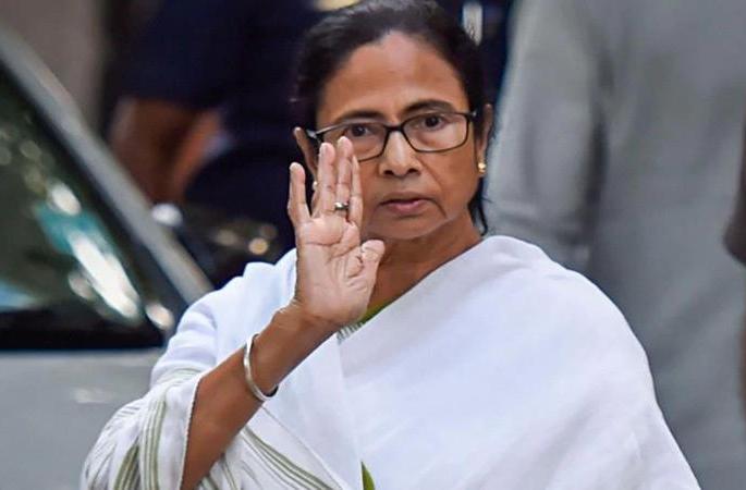 Following the Modi-Shah tour, election dates, Mamata bannerji's attack on the commission | मोदी-शहांच्या दौऱ्यांना अनुसरुन निवडणुकांच्या तारखा, ममतांचा आयोगावर प्रहार Following the Modi-Shah tour, election dates, Mamata bannerji's attack on the commission | मोदी-शहांच्या दौऱ्यांना अनुसरुन निवडणुकांच्या तारखा, ममतांचा आयोगावर प्रहार