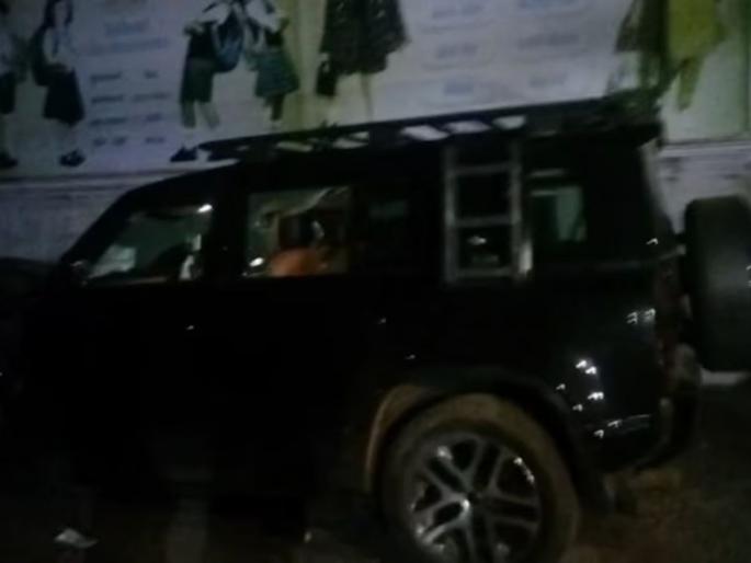 defender car hitting five vehicles 3 died several injured | खळबळजनक! सुसाट डिफेंडरची ५ वाहनांना जोरदार धडक; तिघांचा मृत्यू, ५ जण जखमी defender car hitting five vehicles 3 died several injured | खळबळजनक! सुसाट डिफेंडरची ५ वाहनांना जोरदार धडक; तिघांचा मृत्यू, ५ जण जखमी
