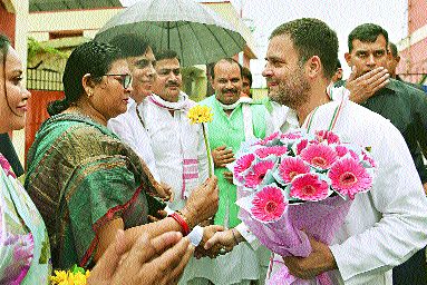 Rahul Gandhi's Falare 10 million on Twitter | राहुल गांधींचे टि्वटरवर फॉलोअर्स १० दशलक्ष Rahul Gandhi's Falare 10 million on Twitter | राहुल गांधींचे टि्वटरवर फॉलोअर्स १० दशलक्ष