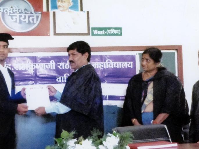 Distribution ceremonies for degree certificate to students | विद्यार्थ्यांना पदवी प्रमाणपत्र वितरण समारंभ Distribution ceremonies for degree certificate to students | विद्यार्थ्यांना पदवी प्रमाणपत्र वितरण समारंभ