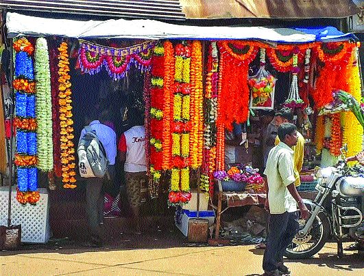 Ganesha festival inflation tally; Increase in the rate of idols | गणेशोत्सवाला महागाईची झळ; मूर्तींच्या दरात वाढ Ganesha festival inflation tally; Increase in the rate of idols | गणेशोत्सवाला महागाईची झळ; मूर्तींच्या दरात वाढ