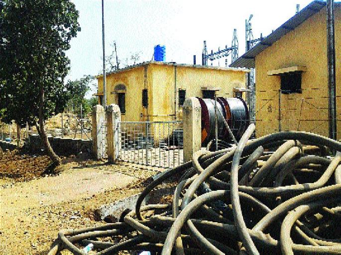 Farm losses, farmer's grievances complaint | केबल टाकताना शेतीचे नुकसान, शेतकऱ्यांची महावितरणकडे तक्रार Farm losses, farmer's grievances complaint | केबल टाकताना शेतीचे नुकसान, शेतकऱ्यांची महावितरणकडे तक्रार
