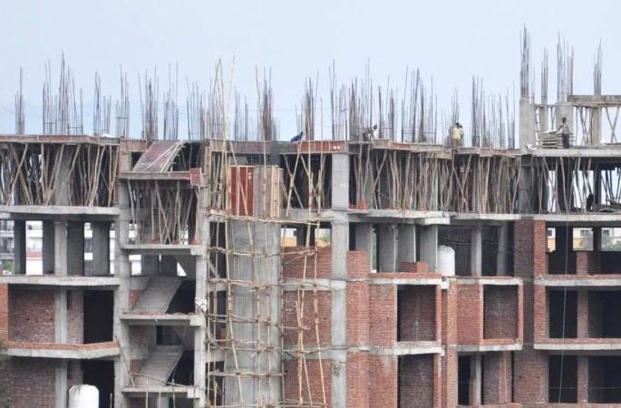 Fear of recession in real estate sector due to increase in redireckoner rates | रेडिरेकनर दरांमध्ये वाढ झाल्याने रिअल इस्टेट क्षेत्रात मंदीची भीती Fear of recession in real estate sector due to increase in redireckoner rates | रेडिरेकनर दरांमध्ये वाढ झाल्याने रिअल इस्टेट क्षेत्रात मंदीची भीती