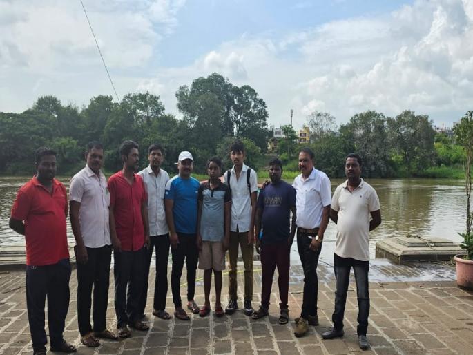 The youth of Dehut Boat Club saved the lives of two students | देहूत बोट क्लबच्या तरूणांनी वाचविले दोन विद्यार्थ्यांचे जीव