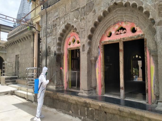 Welcome to the decision of the government to open Dehu Mandir | देहूत मंदिरे उघण्याच्या शासनाच्या निर्णयाचे स्वागत, पेढे वाटून, फटाके फोडून आनंदोत्सव साजरा 