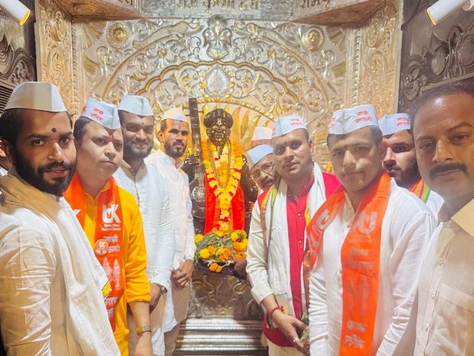 Vitthal Padukas to reach London, welcomed with joy in Dehu, devotees from all over the world participate in Dindi | विठ्ठलाच्या पादुका पोहोचणार लंडनमध्ये; देहूमध्ये जल्लोषात स्वागत Vitthal Padukas to reach London, welcomed with joy in Dehu, devotees from all over the world participate in Dindi | विठ्ठलाच्या पादुका पोहोचणार लंडनमध्ये; देहूमध्ये जल्लोषात स्वागत