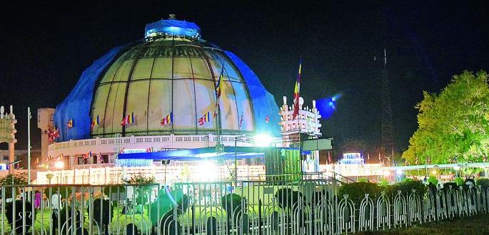 Including Dikshabhoomi Nagpur is decorated : Events will be organized in the residential areas | दीक्षाभूमीसह नागपूर सजले : वस्त्यावस्त्यांमध्ये कार्यक्रमांची रेलचेल Including Dikshabhoomi Nagpur is decorated : Events will be organized in the residential areas | दीक्षाभूमीसह नागपूर सजले : वस्त्यावस्त्यांमध्ये कार्यक्रमांची रेलचेल