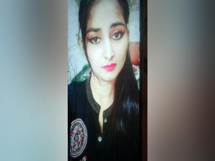 Murder married woman illicit relation husband friend police arrest | धक्कादायक! विवाहित महिलेचे अनेकांसोबत होते अनैतिक संबंध, त्यातील एकाने रचला मर्डरचा प्लॅन कारण.... Murder married woman illicit relation husband friend police arrest | धक्कादायक! विवाहित महिलेचे अनेकांसोबत होते अनैतिक संबंध, त्यातील एकाने रचला मर्डरचा प्लॅन कारण....