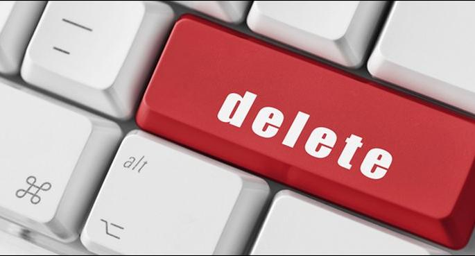 Live voters show 'delete' status in Akola | जिवंत मतदारांच्या मस्तकी मारला ‘डिलिट’चा शिक्का!