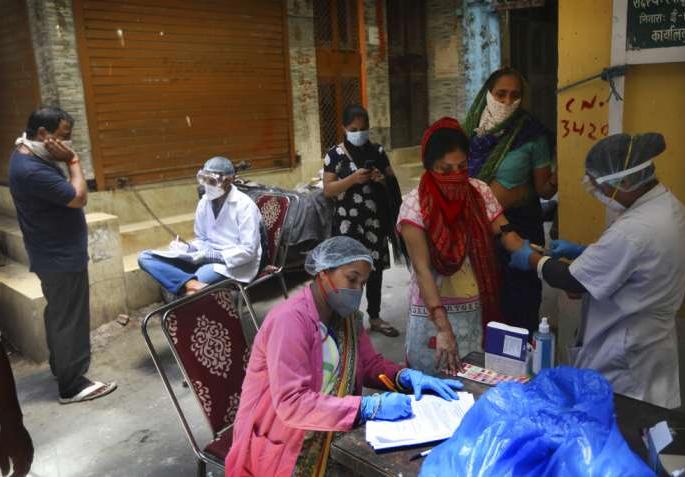There are 5,760 patients of Kareena in the state during the day | राज्यात दिवसभरात काेराेनाचे ५,७६० रुग्ण There are 5,760 patients of Kareena in the state during the day | राज्यात दिवसभरात काेराेनाचे ५,७६० रुग्ण