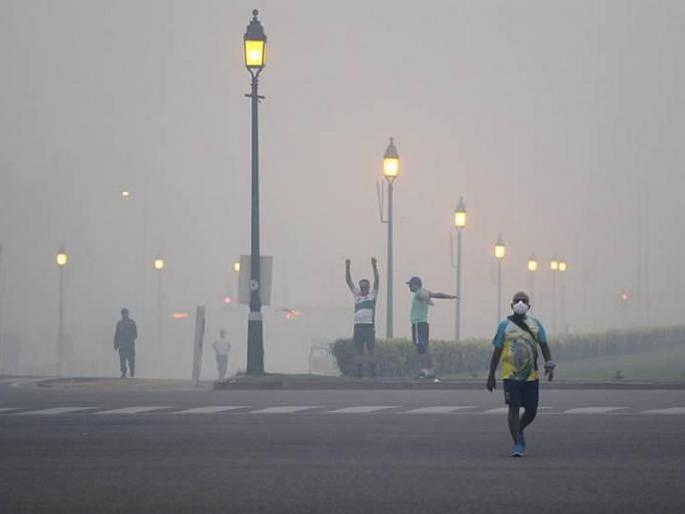 delhi ncr air quality severe after diwali on 28 october 2019 | दिल्लीतील हवेची गुणवत्ता आणखी खालावली; श्वास घेणंही झालं धोकादायक delhi ncr air quality severe after diwali on 28 october 2019 | दिल्लीतील हवेची गुणवत्ता आणखी खालावली; श्वास घेणंही झालं धोकादायक