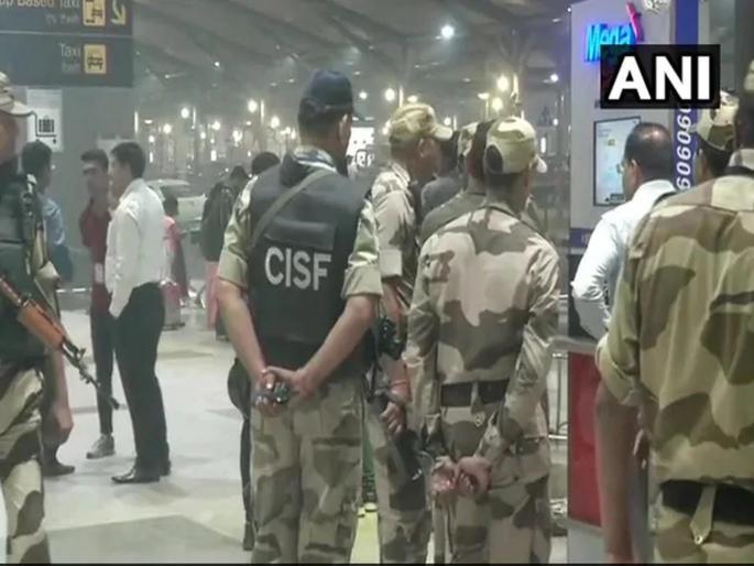 Sensational! Suspicious bag found at the airport; Police claim to have explosives | खळबळजनक! विमानतळावर संशयास्पद बॅग आढळली; स्फोटके असल्याचा पोलिसांचा दावा