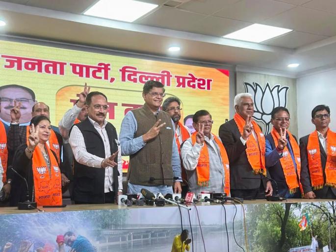 Delhi Assembly Election 2025 Aam admi party's 8 MLA join BJP, had resigned yesterday alleging corruption | आपच्या 'त्या' 8 आमदारांचा भाजपत प्रवेश, भ्रष्टाचाराचा आरोप करत कालच दिला होता राजीनामा Delhi Assembly Election 2025 Aam admi party's 8 MLA join BJP, had resigned yesterday alleging corruption | आपच्या 'त्या' 8 आमदारांचा भाजपत प्रवेश, भ्रष्टाचाराचा आरोप करत कालच दिला होता राजीनामा
