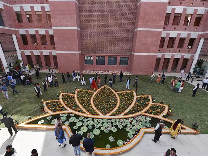 celebration in bjp congress office after losing delhi election against aap | दिल्ली हरलेल्या भाजपा, काँग्रेस कार्यालयात लाडू, पेढे अन् जल्लोष... चकित झालात??? celebration in bjp congress office after losing delhi election against aap | दिल्ली हरलेल्या भाजपा, काँग्रेस कार्यालयात लाडू, पेढे अन् जल्लोष... चकित झालात???