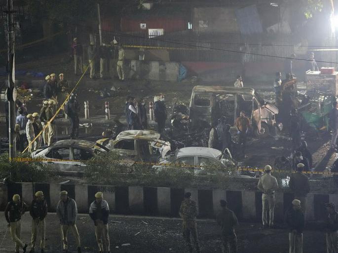 Delhi car blast Major revelations by accused doctor during interrogation; Use of Signal App, purchase of i-20 many things revealed faisal ishaq bhatt pakistani network | चौकशीत आरोपी डॉक्टरांचे मोठे खुलासे; सिग्नल App चा वापर, i-20 ची खरेदी अन्..., अनेक गोष्टी झाल्या उघड Delhi car blast Major revelations by accused doctor during interrogation; Use of Signal App, purchase of i-20 many things revealed faisal ishaq bhatt pakistani network | चौकशीत आरोपी डॉक्टरांचे मोठे खुलासे; सिग्नल App चा वापर, i-20 ची खरेदी अन्..., अनेक गोष्टी झाल्या उघड