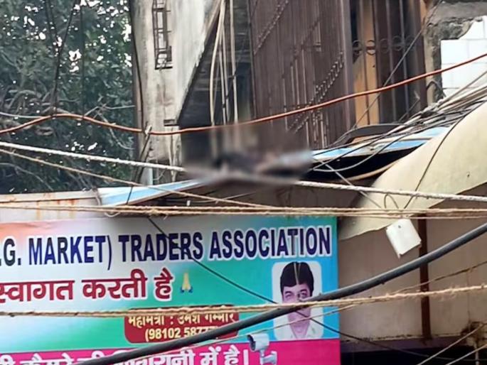 Human hand found on shop roof 300 meters from Delhi blast site death toll rises to 13 | दिल्ली स्फोटाची भीषणता! लाल किल्ल्यापासून ३०० मीटर दूर दुकानाच्या छतावर सापडला मानवी हात; मृतांचा आकडा १३ वर