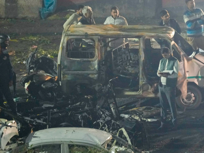 Delhi Car Blast: Intelligence and investigation agencies alerted due to ‘boot suicide bomber’ technique | Delhi Blast: ‘बूट सुसाइड बॉम्बर’च्या तंत्रामुळे गुप्तचर-तपास यंत्रणा झाली सतर्क!