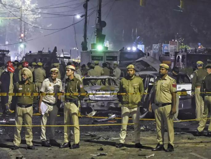 Delhi Blast Update: Terrorists planned to detonate bombs in four cities from 32 cars | ३२ कारमधून चार शहरांमध्ये स्फोट घडविण्याचा दहशतवाद्यांचा होता कट Delhi Blast Update: Terrorists planned to detonate bombs in four cities from 32 cars | ३२ कारमधून चार शहरांमध्ये स्फोट घडविण्याचा दहशतवाद्यांचा होता कट