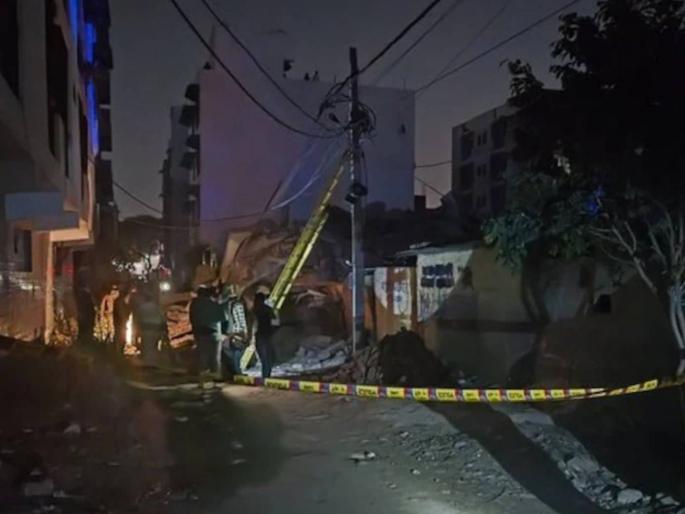 Under-construction building collapses in Delhi's Burari, 20 feared trapped, rescue operation underway | दिल्लीतील बुरारीमध्ये बांधकाम सुरू असलेली इमारत कोसळली, २० जण अडकल्याची भीती, बचावकार्य सुरू Under-construction building collapses in Delhi's Burari, 20 feared trapped, rescue operation underway | दिल्लीतील बुरारीमध्ये बांधकाम सुरू असलेली इमारत कोसळली, २० जण अडकल्याची भीती, बचावकार्य सुरू