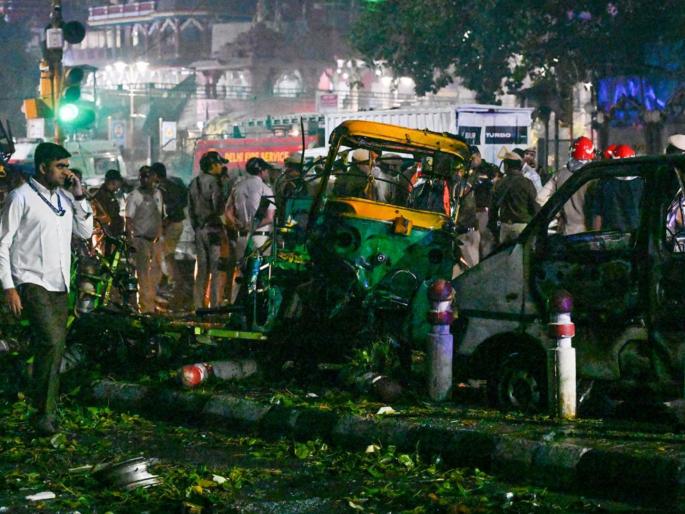 Delhi Red Fort Blast: Devendra and Dinesh connection in Delhi blast case; Who are 'these' two names? | Delhi Red Fort Blast : दिल्ली स्फोट प्रकरणात देवेंद्र आणि दिनेश कनेक्शन; कोण आहेत 'ही' दोन नावं?