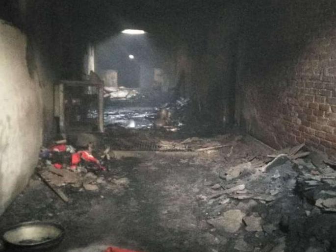 43 people have lost their lives in the fire incident in Delhi | दिल्ली आग : अरुंद गल्ली आणि अपुऱ्या माहितीने घेतले 43 बळी 43 people have lost their lives in the fire incident in Delhi | दिल्ली आग : अरुंद गल्ली आणि अपुऱ्या माहितीने घेतले 43 बळी