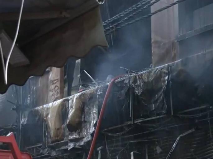 Massive fire breaks out in building in Delhi; 6 killed in fire in Palam area | दिल्लीत इमारतीला भीषण आग; पालम परिसरातील आगीत ६ जणांचा मृत्यू Massive fire breaks out in building in Delhi; 6 killed in fire in Palam area | दिल्लीत इमारतीला भीषण आग; पालम परिसरातील आगीत ६ जणांचा मृत्यू