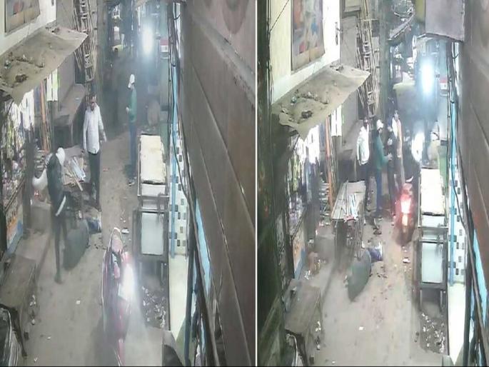 Terrible The young man was shot chased and stabbed | भयंकर! भररस्त्यात तरुणावर गोळ्या झाडल्या; पाठलाग करून चाकूनेही केले वार Terrible The young man was shot chased and stabbed | भयंकर! भररस्त्यात तरुणावर गोळ्या झाडल्या; पाठलाग करून चाकूनेही केले वार