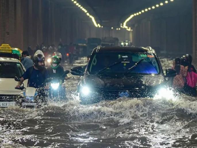 Earthquake in Delhi: Flood water already, earthquake below...! Delhi shook, center in Afghanistan | दिल्लीत रात्र वैऱ्याची! आधीच यमुनेच्या पुराचे पाणी, त्यात भूकंप, अफगाणिस्तानात केंद्र Earthquake in Delhi: Flood water already, earthquake below...! Delhi shook, center in Afghanistan | दिल्लीत रात्र वैऱ्याची! आधीच यमुनेच्या पुराचे पाणी, त्यात भूकंप, अफगाणिस्तानात केंद्र